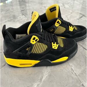 Jordan 4 Thunders  size 7Y